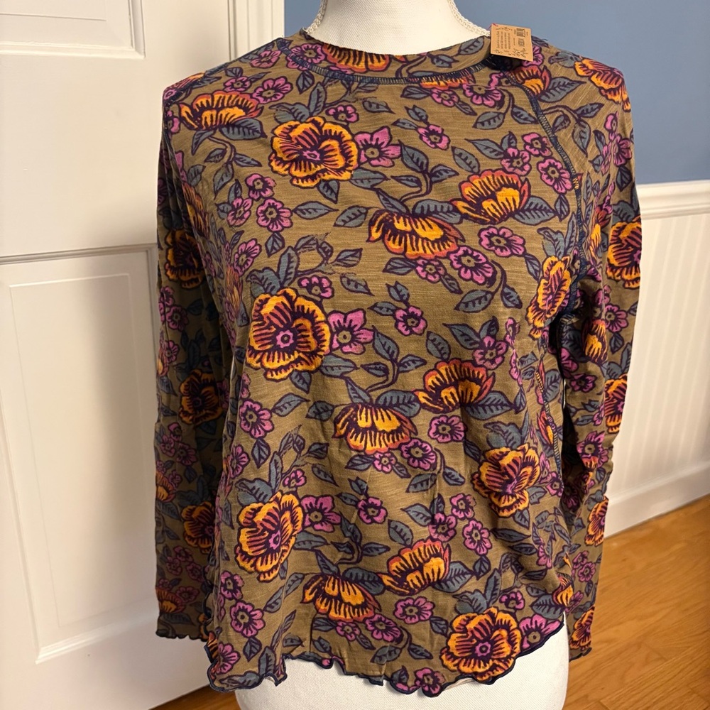 NATURAL LIFE Lily Cotton Long Sleeve T-Shirt in Woodcut Floral Bronze - Picture 7 of 8